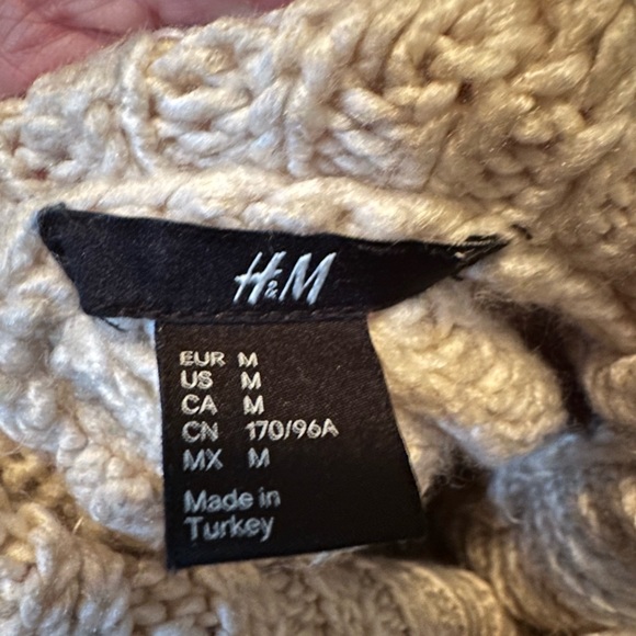 Chunky turtleneck sweater from H and M - Picture 2 of 2